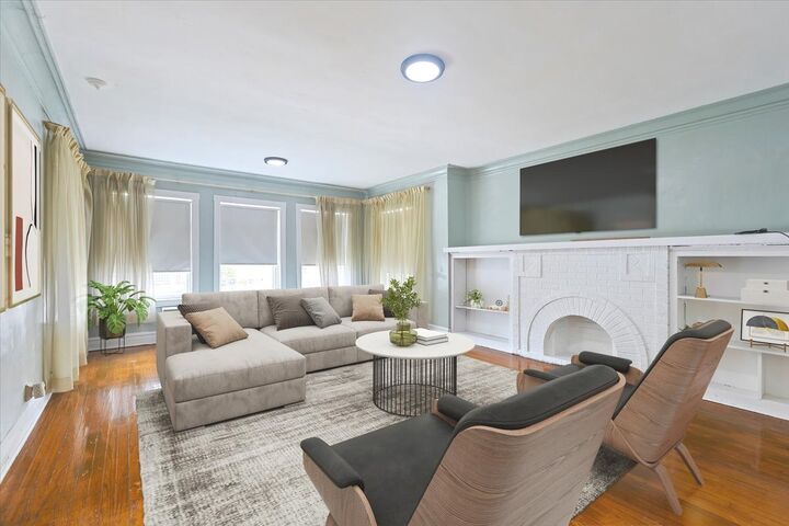 Property Photo:  6219 N Claremont Avenue  IL 60659 