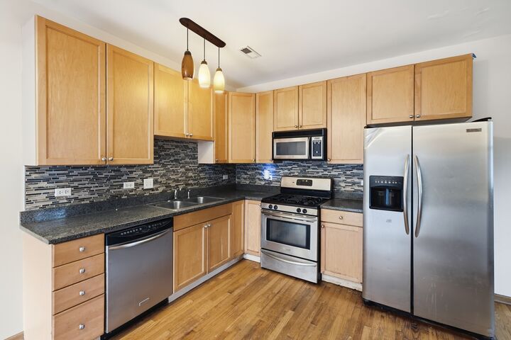 Property Photo: 1469 E 69th Street 2 IL 60637
