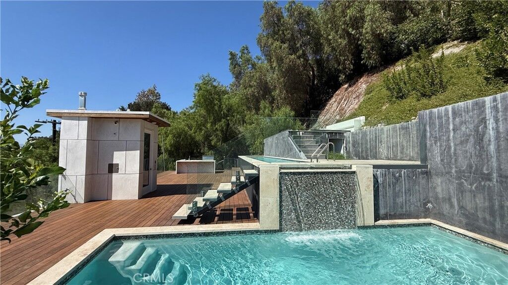 Property Photo:  3901 Avenida Del Sol  CA 91604 