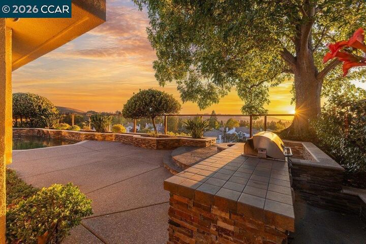 Property Photo:  318 Sunset Dr  CA 94506 