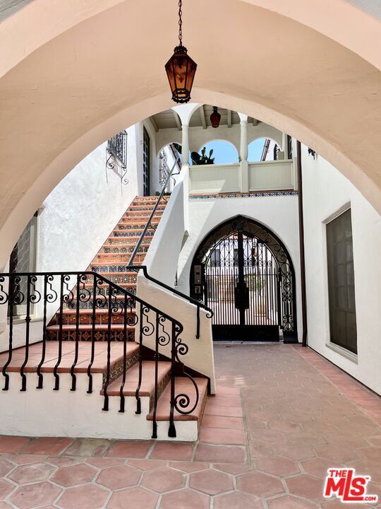 Property Photo:  1330 N Harper Avenue 108  CA 90046 