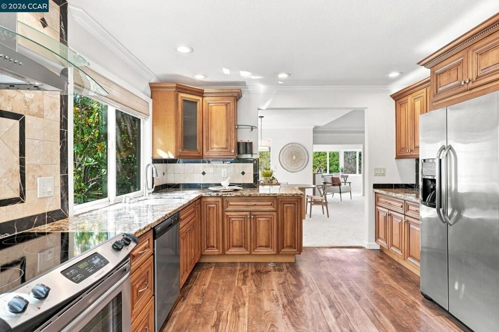 Property Photo:  3462 Rossmoor Pkwy 1  CA 94595 