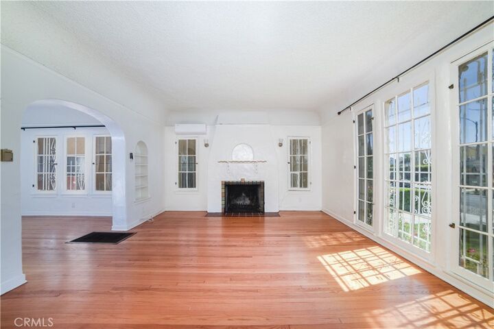 Property Photo:  1036 S Citrus Avenue  CA 90019 