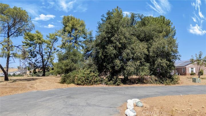 Property Photo: 61 Redwood CA 92320
