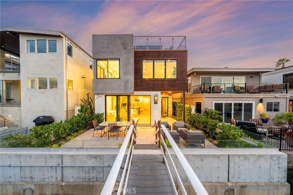 Property Photo:  4014 Channel Place  CA 92663 