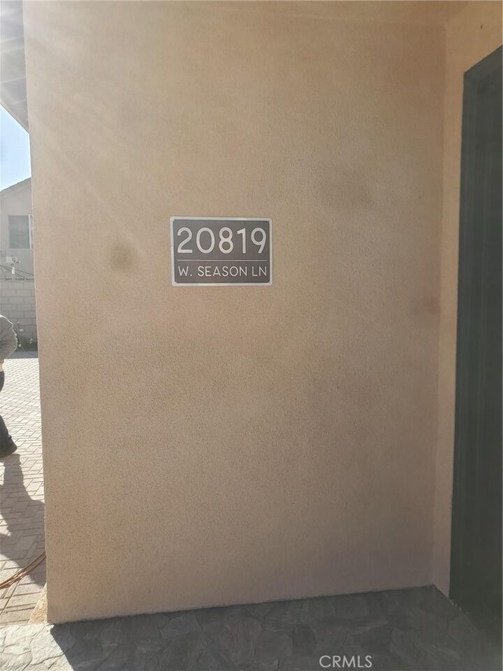 Property Photo:  20819 W Seasons Lane  CA 91306 