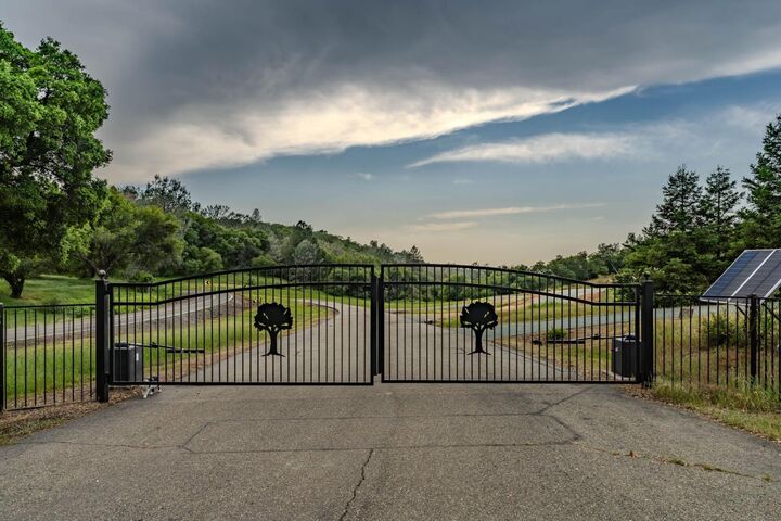 Property Photo: 13477 Heritage Oaks Drive CA 95685