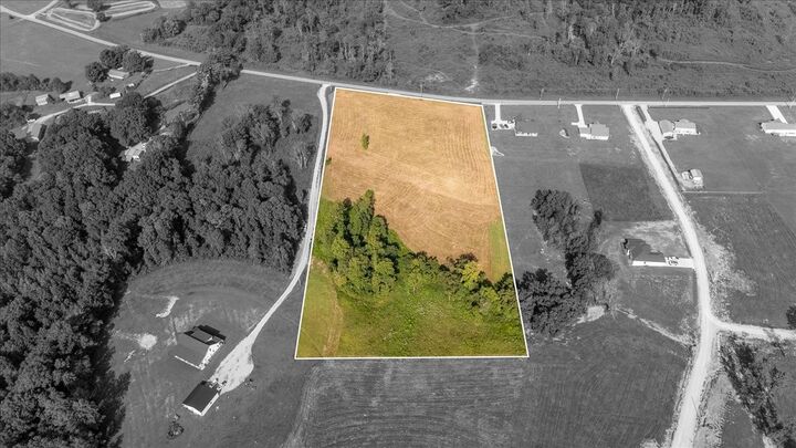 Property Photo: 208 Beartown Rd TN 38469
