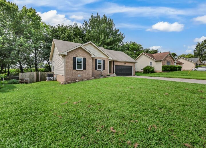 Property Photo: 3250 S Senseney Cir TN 37042