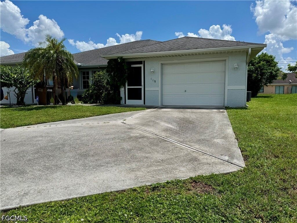 Property Photo:  119 SE 23rd Place  FL 33990 