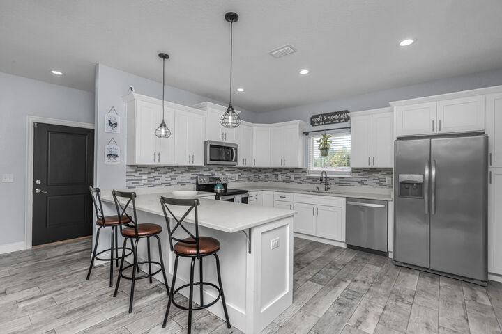 Property Photo: 2096 Constitution Drive FL 32566