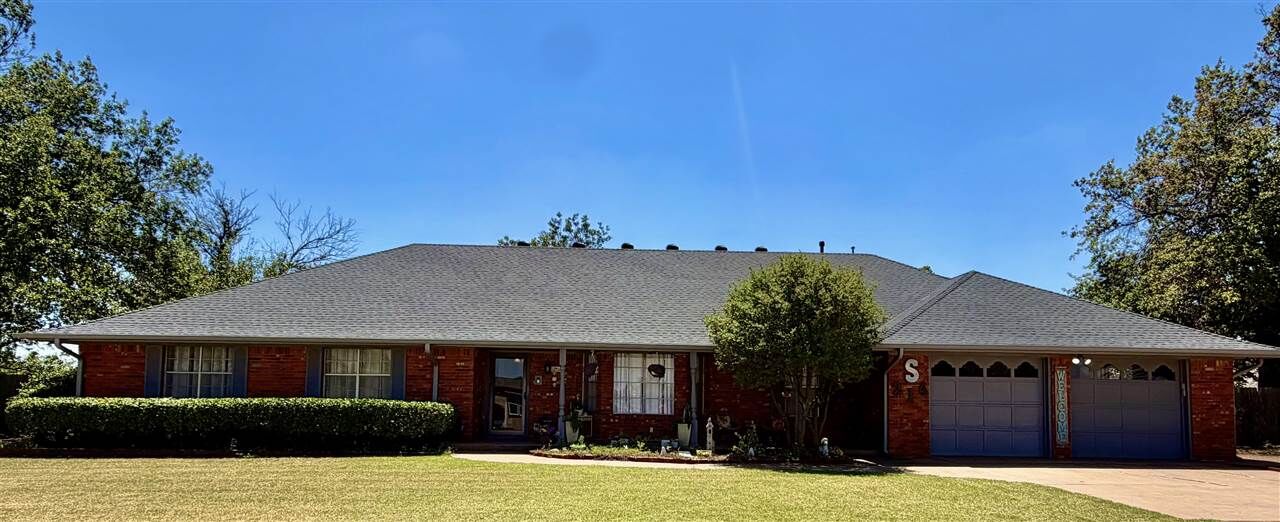 Property Photo:  214 W Broadway Avenue  OK 73016 