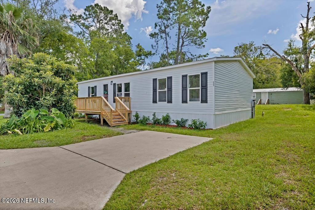 Property Photo: 411 E Lake Street FL 32177