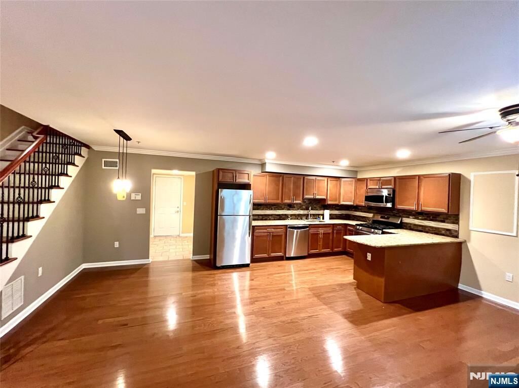 Property Photo:  10 Terrace Avenue 9  NJ 07604 
