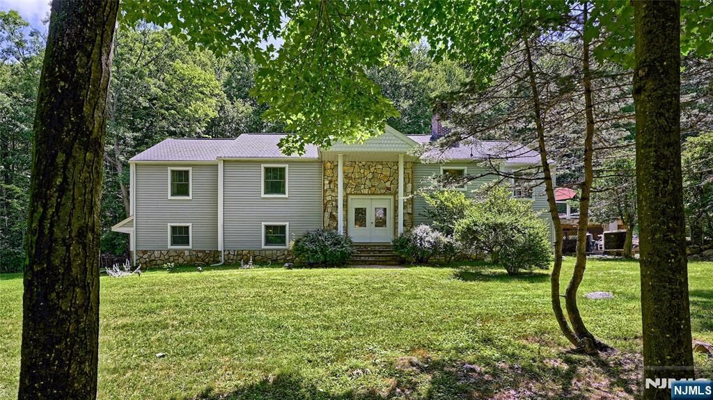 Property Photo:  460 Laurel Lane  NJ 07405 