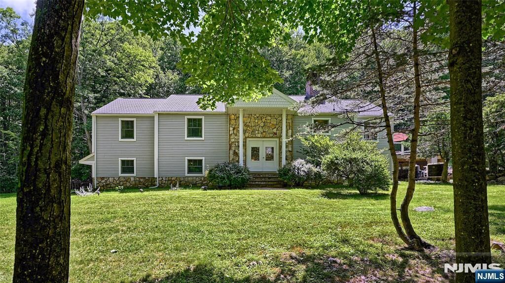Property Photo:  460 Laurel Lane  NJ 07405 