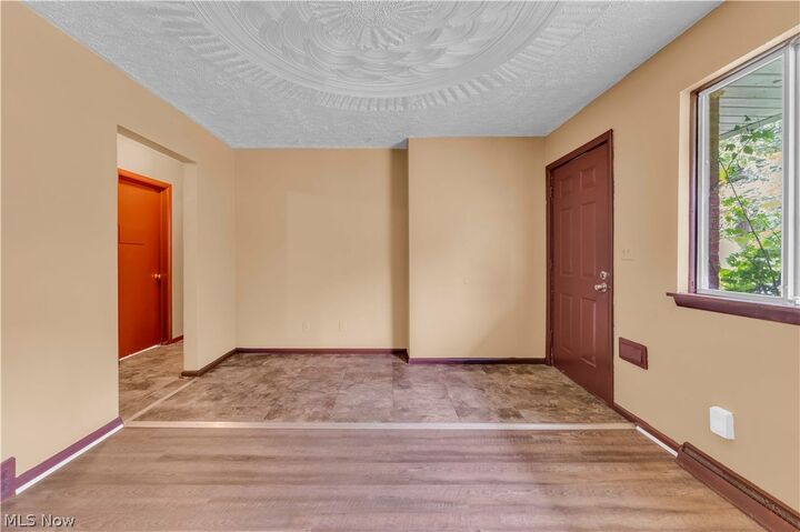 Property Photo:  1143 Santee Avenue 2/1143  OH 44306 