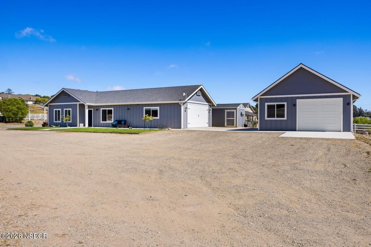 Property Photo: 169 Cimarron Way CA 93420