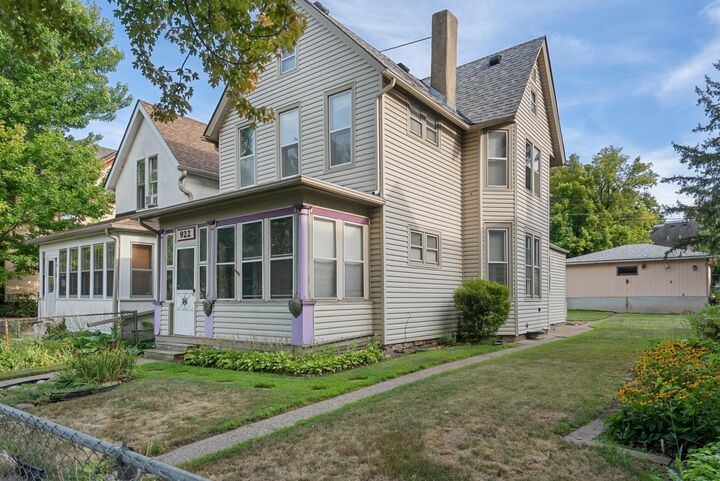 Property Photo: 922 Beech Street MN 55106