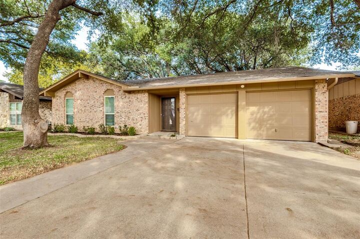 Property Photo:  1902 Glenwick Lane  TX 75060 