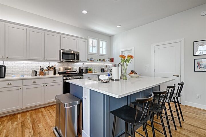 Property Photo: 5065 Gaston Avenue 102 TX 75214