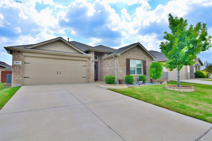 Property Photo: 465 Pollyann Trail TX 76052