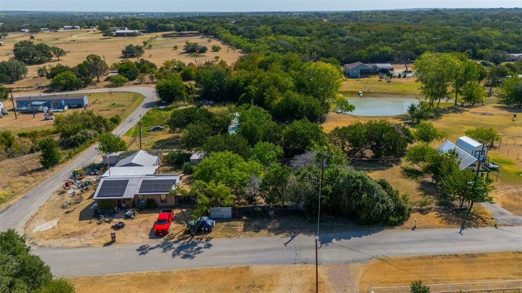 Property Photo: 753 Lois Circle TX 76086