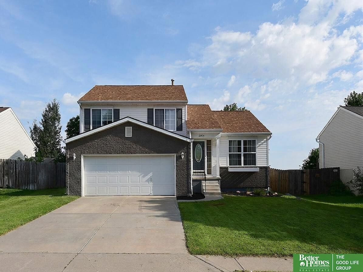 Property Photo: 15804 Cottonwood Avenue NE 68136