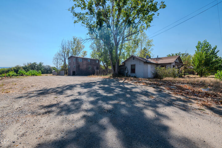 Property Photo:  