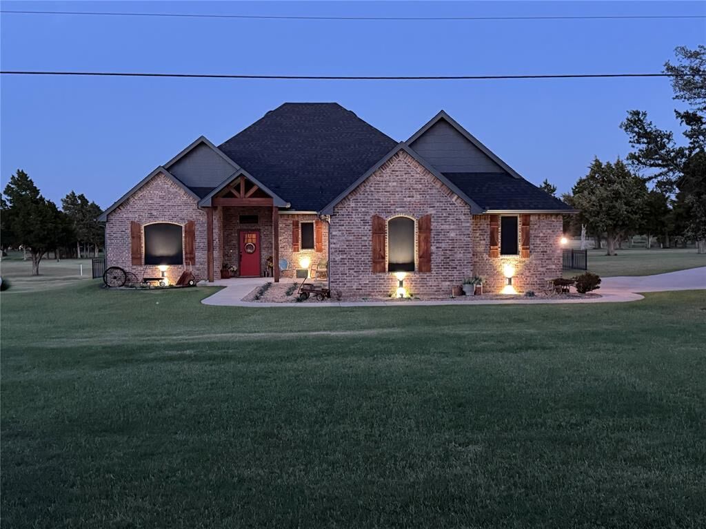 Property Photo:  2040 S May Avenue  OK 73044 