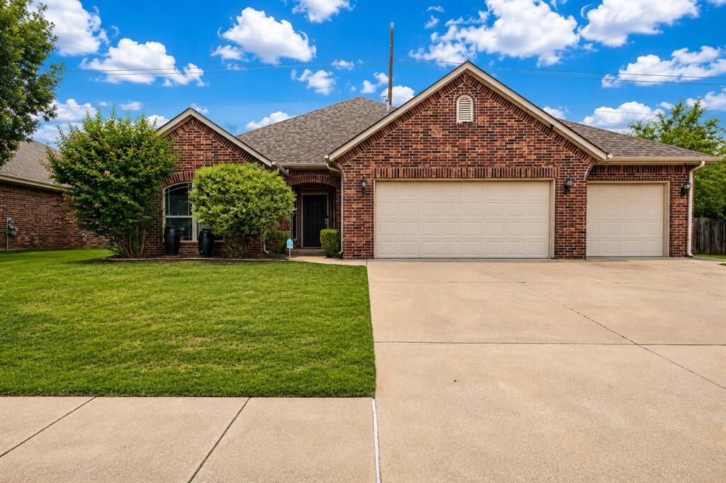 Property Photo:  16300 W Petaluma Place  OK 73013 