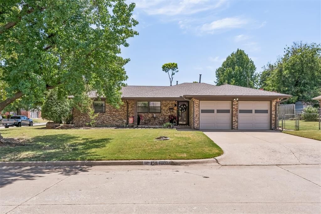 Property Photo:  1900 Barryton Road  OK 73120 