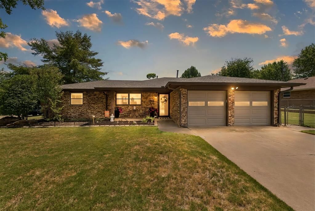 Property Photo:  1900 Barryton Road  OK 73120 