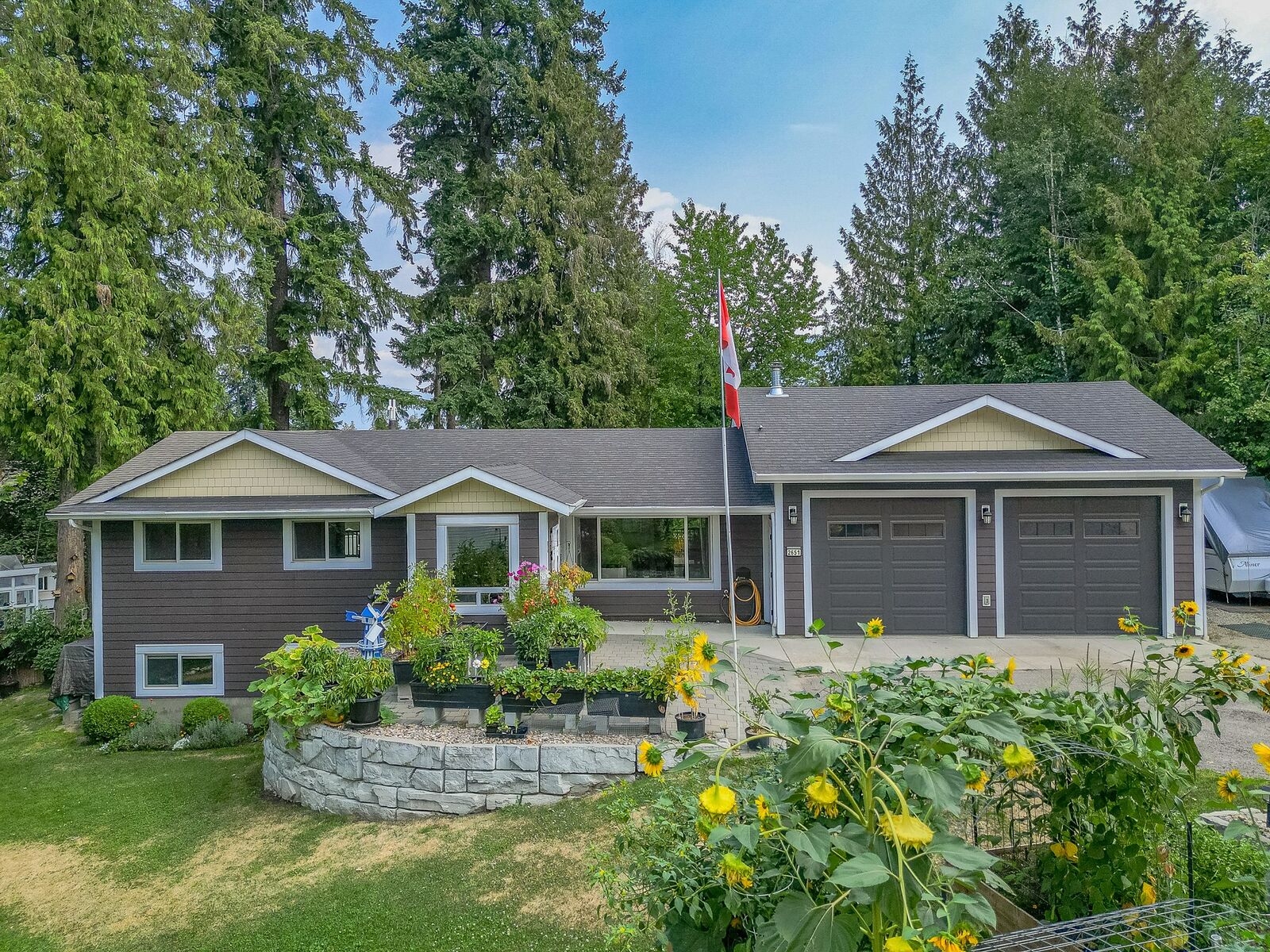 Property Photo: 2651 Okanagan Avenue NE BC V1E 2T2