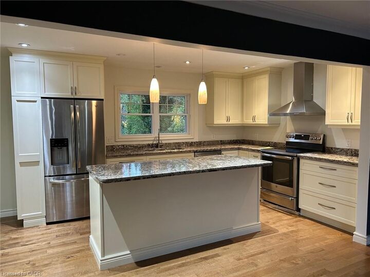 Property Photo:  203 Penn Drive  ON L7N 2B6 