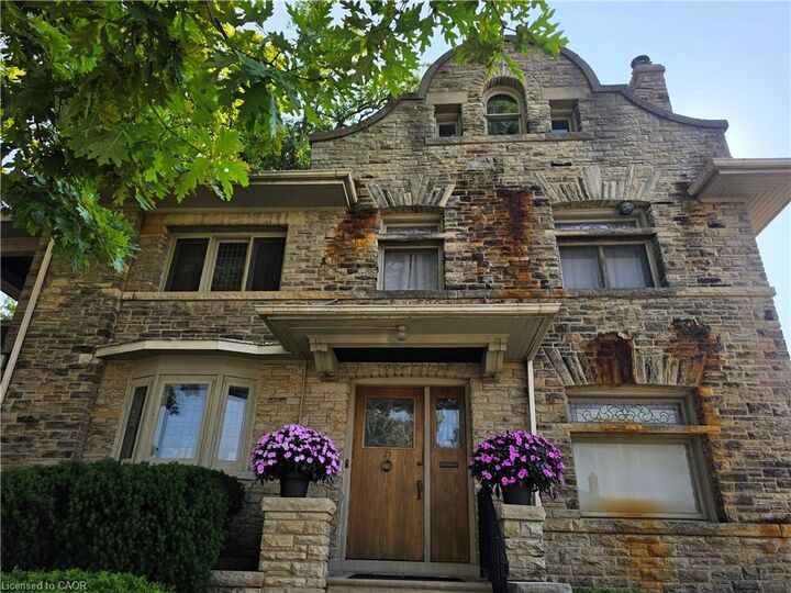 Property Photo: 71 Norfolk Street N ON N3Y 3N6