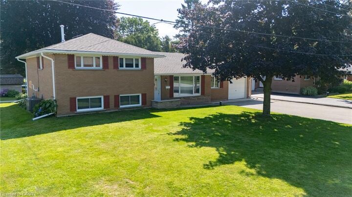 12 Glendale Crescent — photo 1