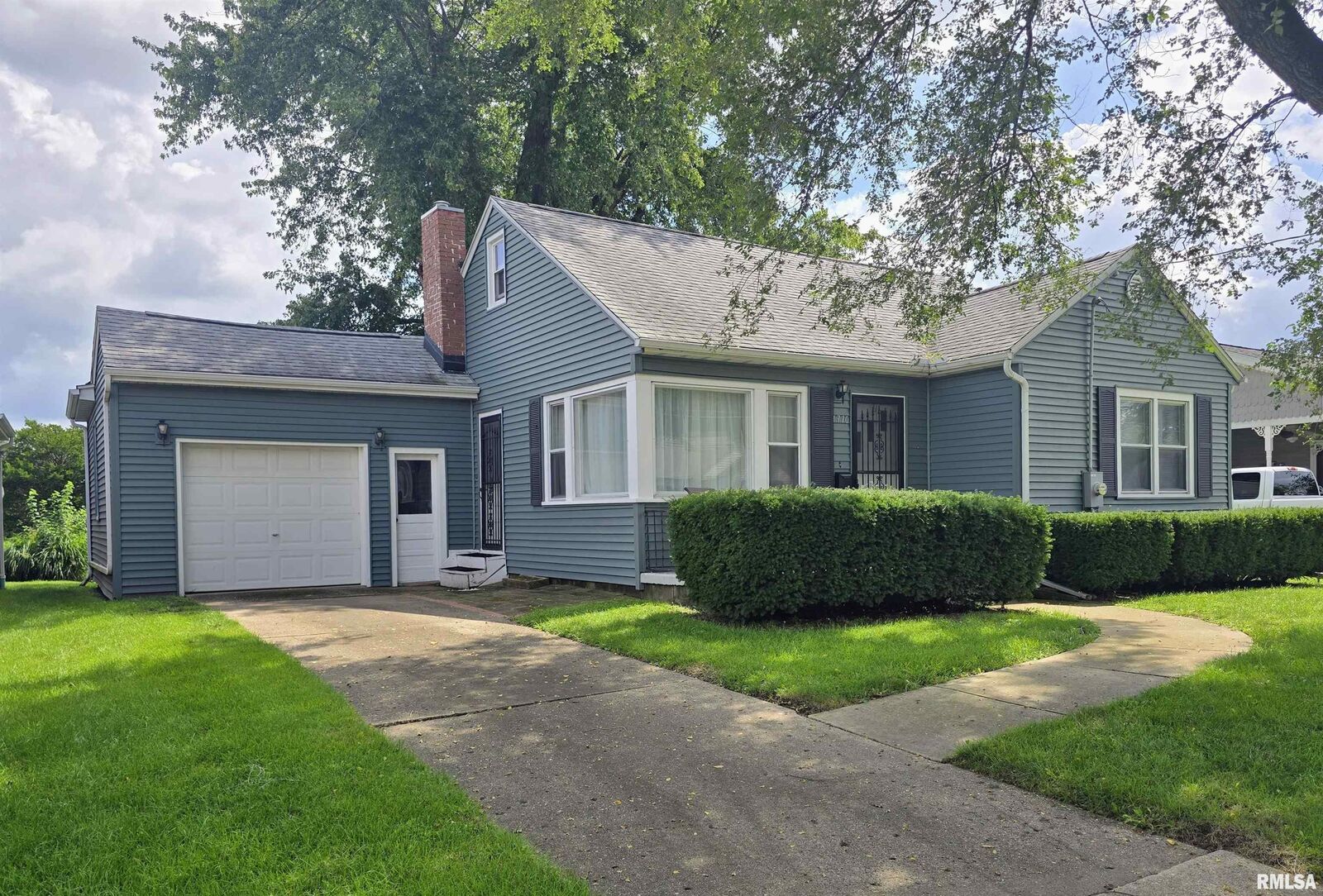 Property Photo:  1710 Crescent Drive  IL 61554 