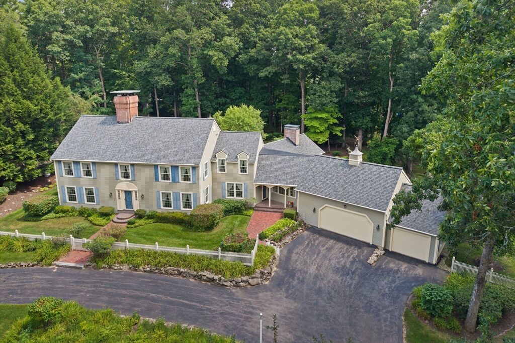 Property Photo:  43 Pheasant Run  NH 03110 