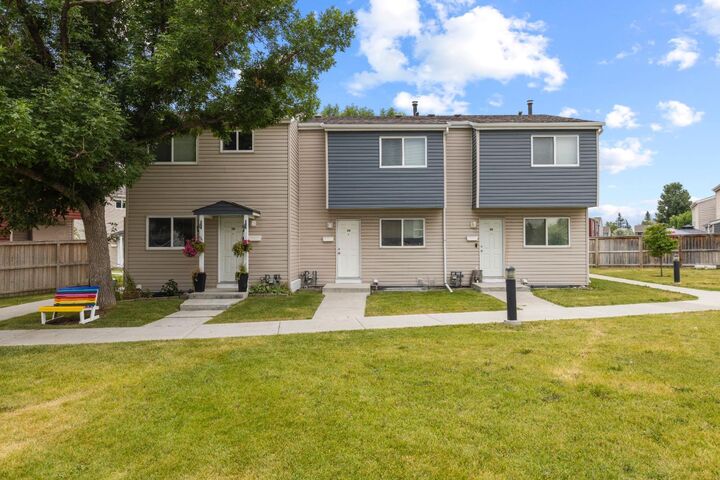 Property Photo:  5425 Pensacola Crescent SE 69  AB T2A 2G4 