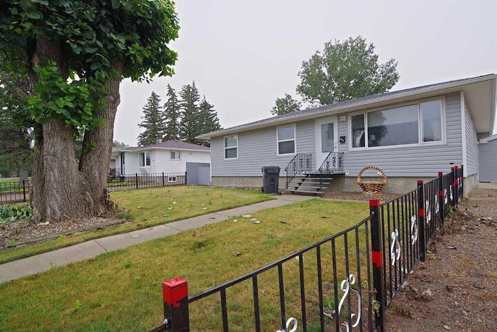 Property Photo: 310 4 Avenue AB T0K 0J0