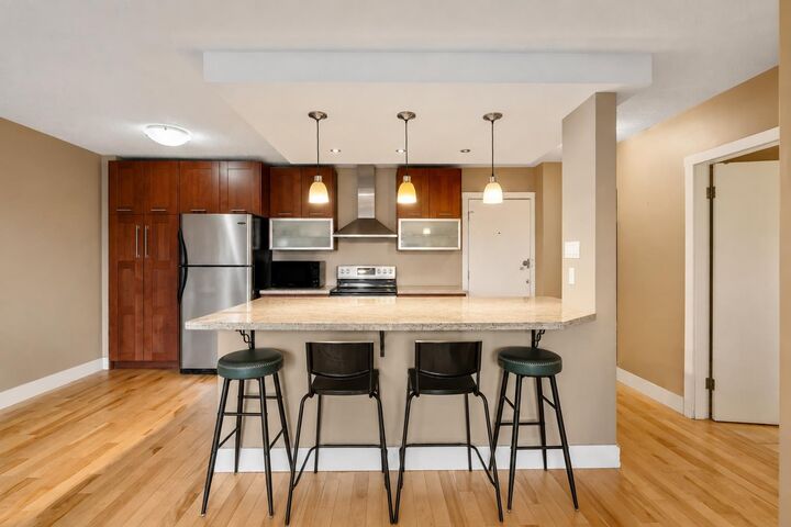 Property Photo: 1027 Cameron Avenue SW 408 AB T2T 0K3