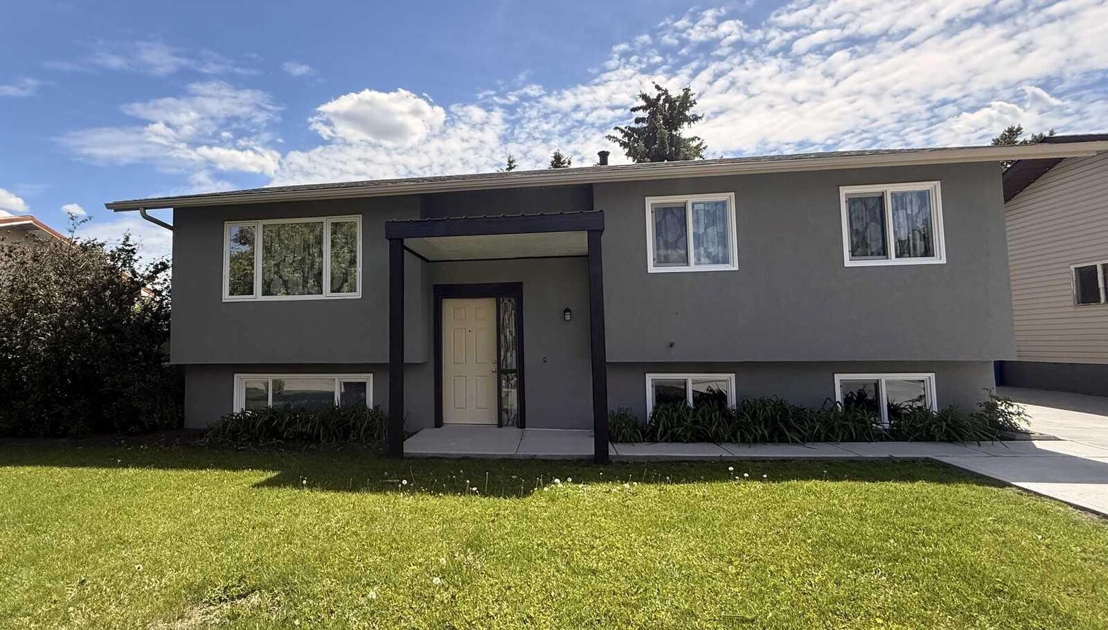 Property Photo:  2305 17 Avenue  AB T0M 0W0 