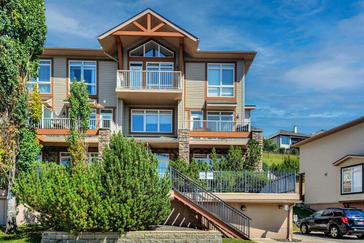 Property Photo: 148 Rockyledge View NW 5 AB T3G 5Y4