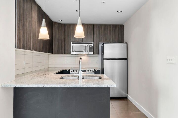 Property Photo:  788 12 Avenue SW 1102  AB T2R 0H1 