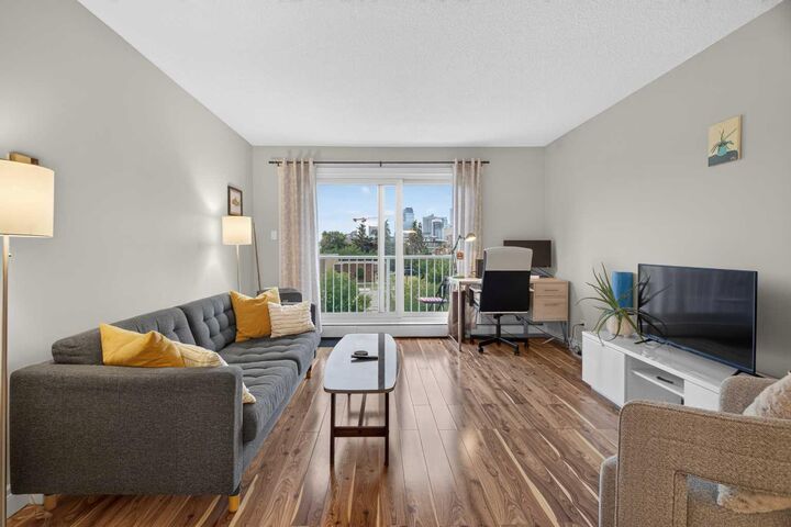 Property Photo: 17 13 Street SW 404 AB T2N 1Z1