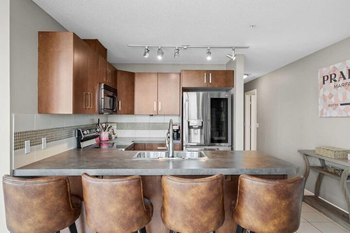 Property Photo: 210 15 Avenue SE 206 AB T2G 0B5