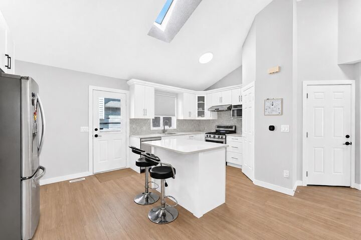 Property Photo: 315 Appleglen Place SE AB T2A 7V9
