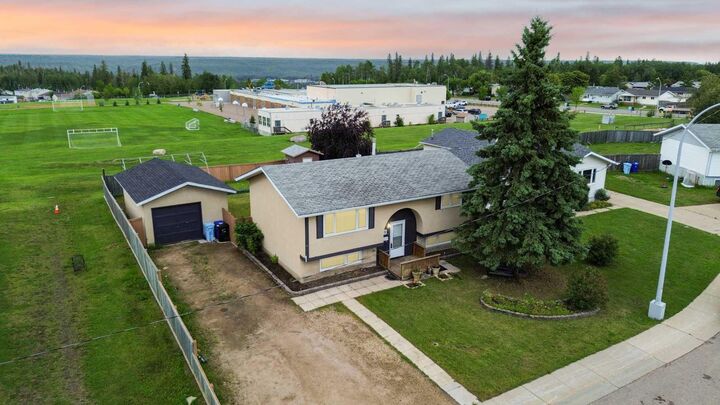 189 Sitka Drive — photo 1