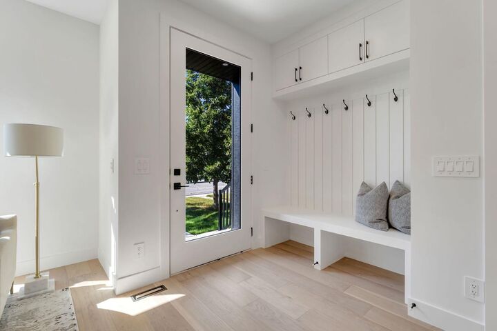 Property Photo: 520 22 Avenue NW AB T2M 1N6